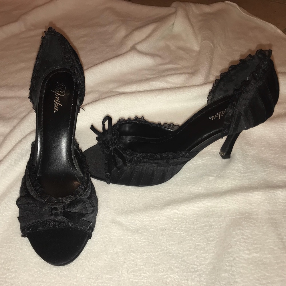 Size 9 small heels....